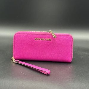 Michael Kors - Leather Wrislet Wallet - Pink